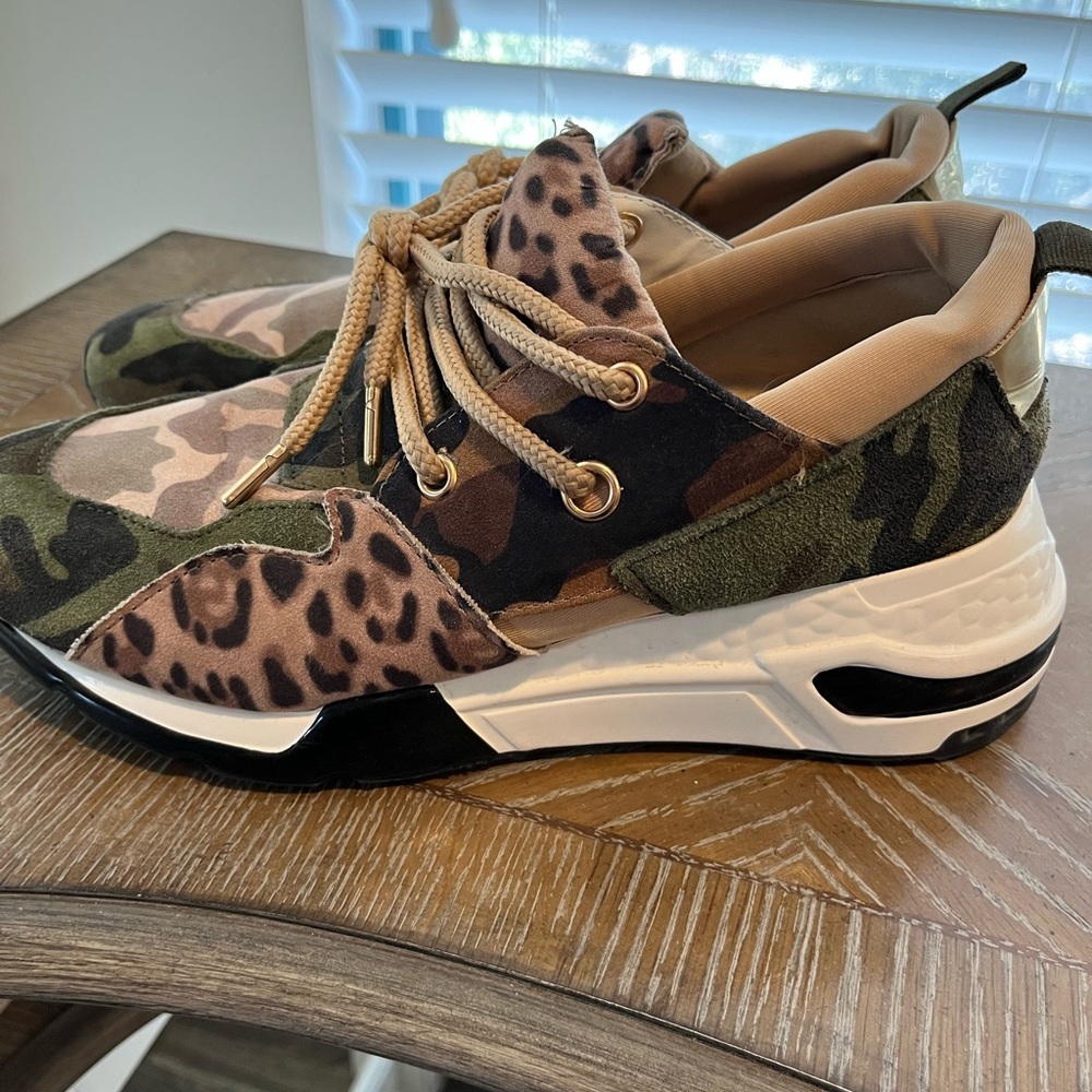 Women’s Steve Madden shoes size 9